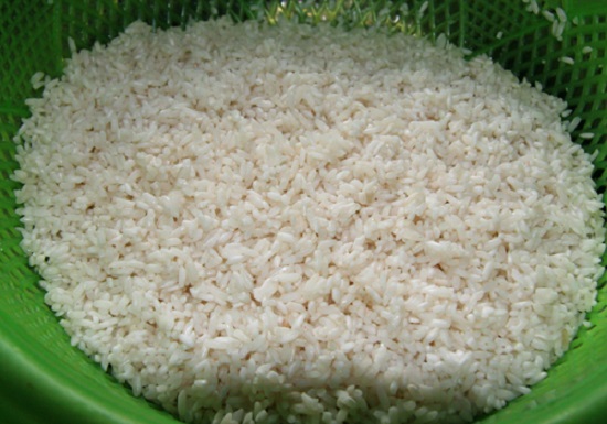 trộn gạo với muối