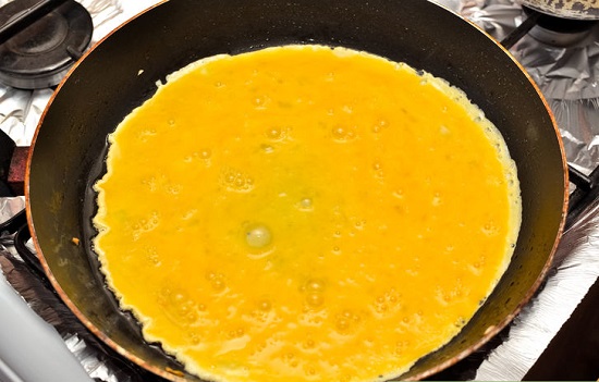 Cách làm món trứng tráng cá hồi thơm ngon bổ dưỡng 3