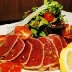 Thử làm Salad cá ngừ Tataki khác biệt