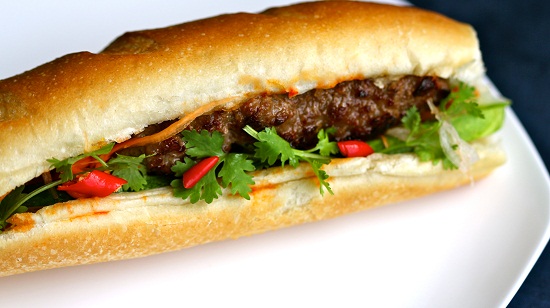 món ăn Việt Nam nổi tiếng bánh mì thịt nướng