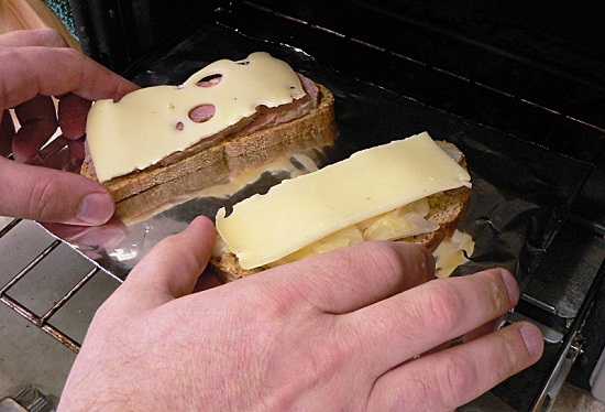 Cách làm bánh sandwich kẹp thịt bò bắp cải 7