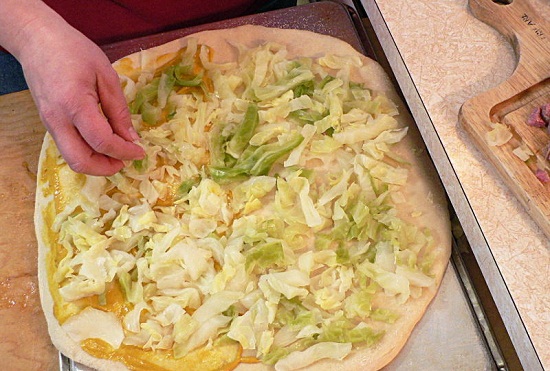 Cách làm bánh pizza thịt bò muối hộp 11
