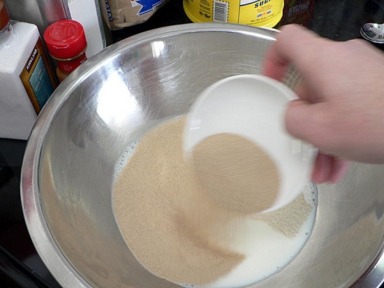 Cách làm bánh bông lan quế ngon như ngoài hàng 4