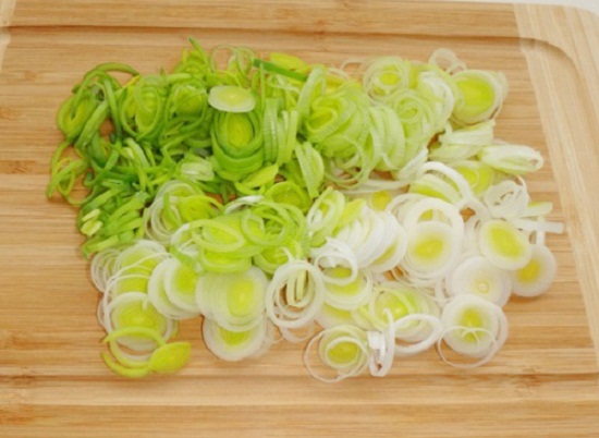 salad tỏi tây sơ chế tỏi