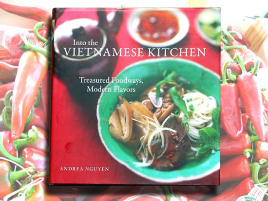 Sách dạy nấu ăn về ẩm thực Việt Into the Vietnamese kitchen- Adrea Nguyễn Quỳnh Dao